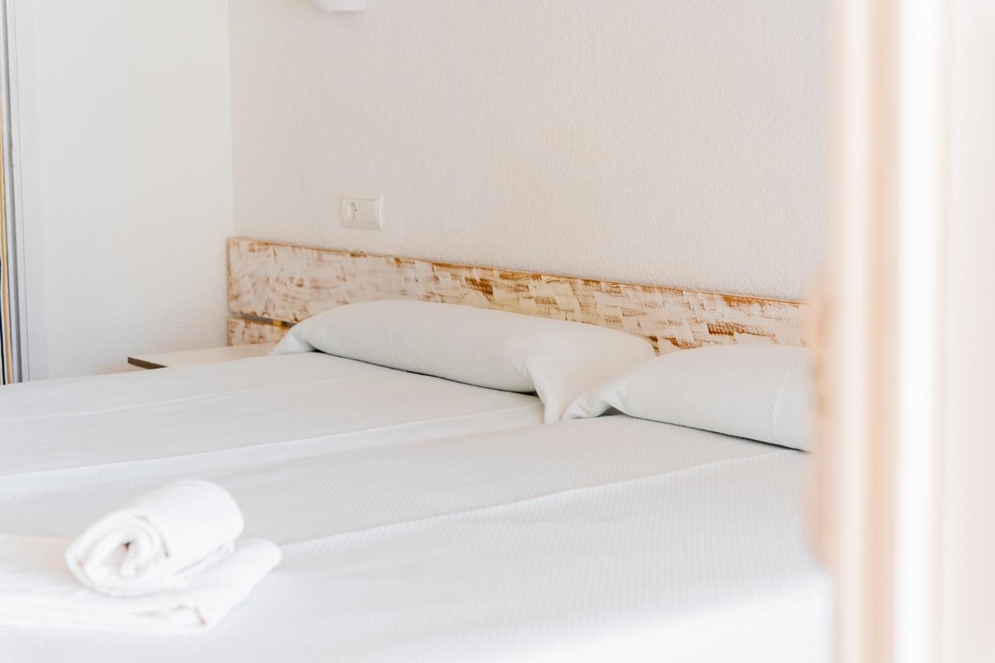 Atlas Apartments Ibiza Santa Eularia des Riu Exteriör bild