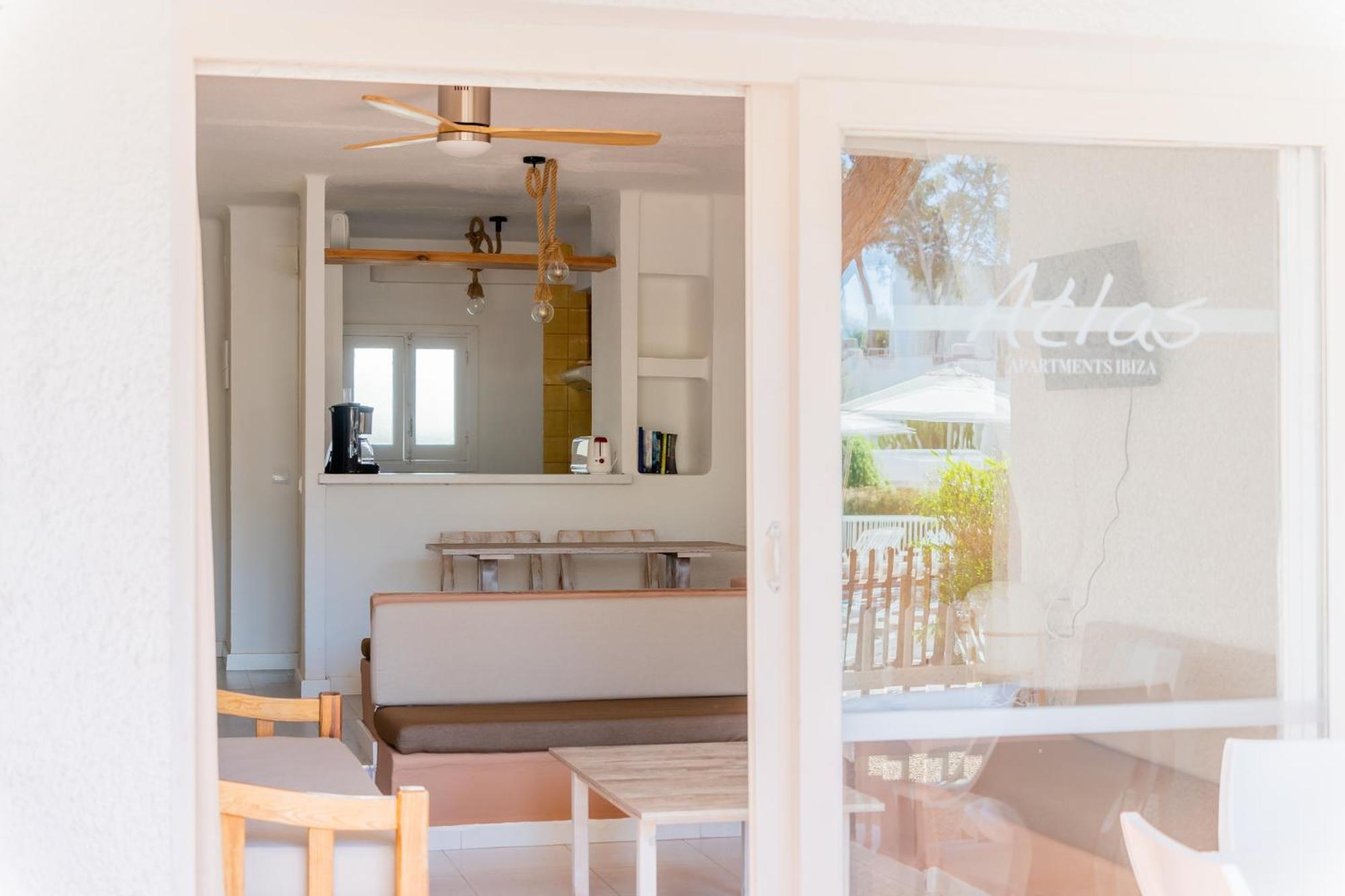 Atlas Apartments Ibiza Santa Eularia des Riu Exteriör bild