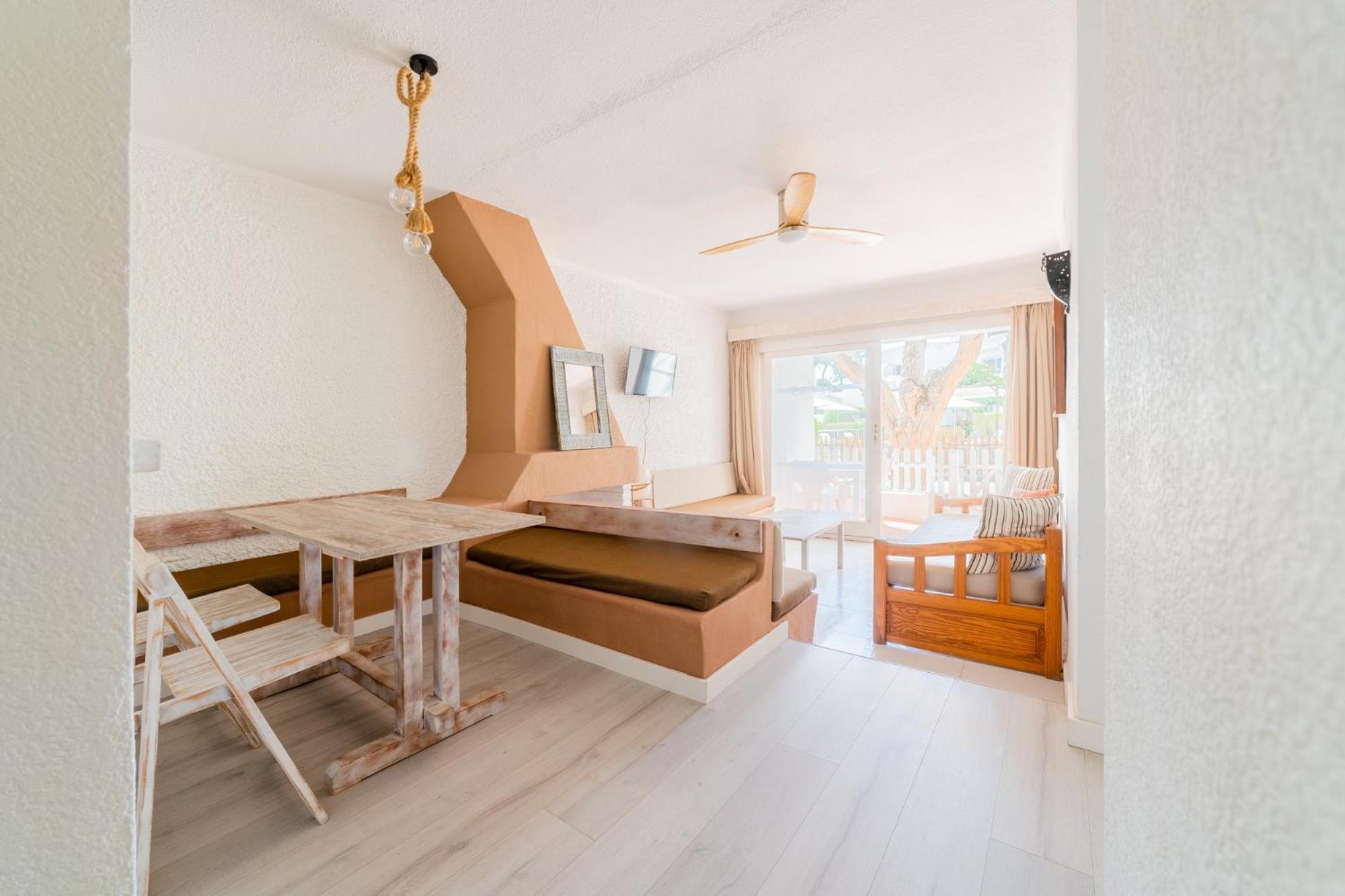 Atlas Apartments Ibiza Santa Eularia des Riu Exteriör bild